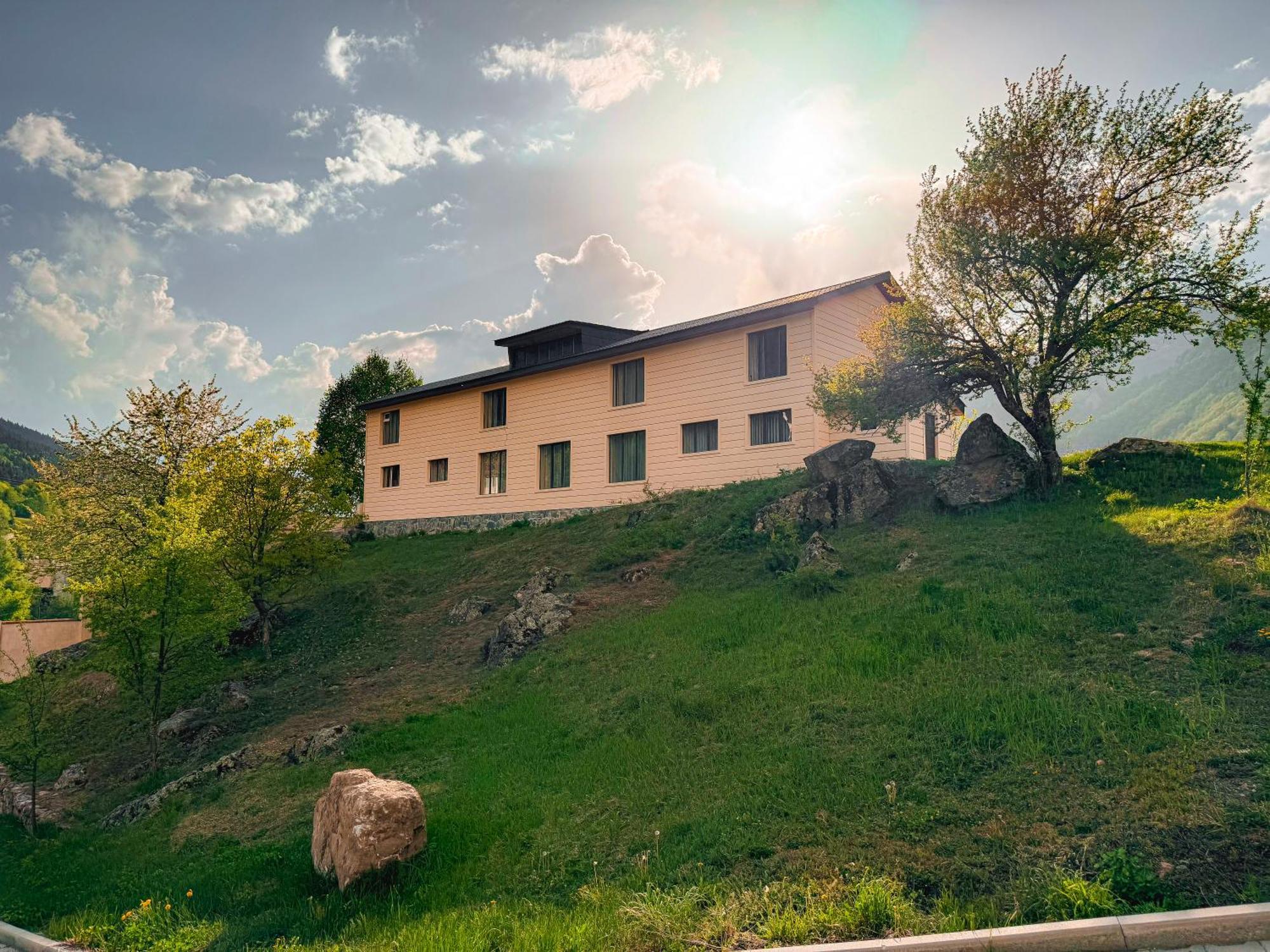 Hotel Mestiakhedi Exteriér fotografie