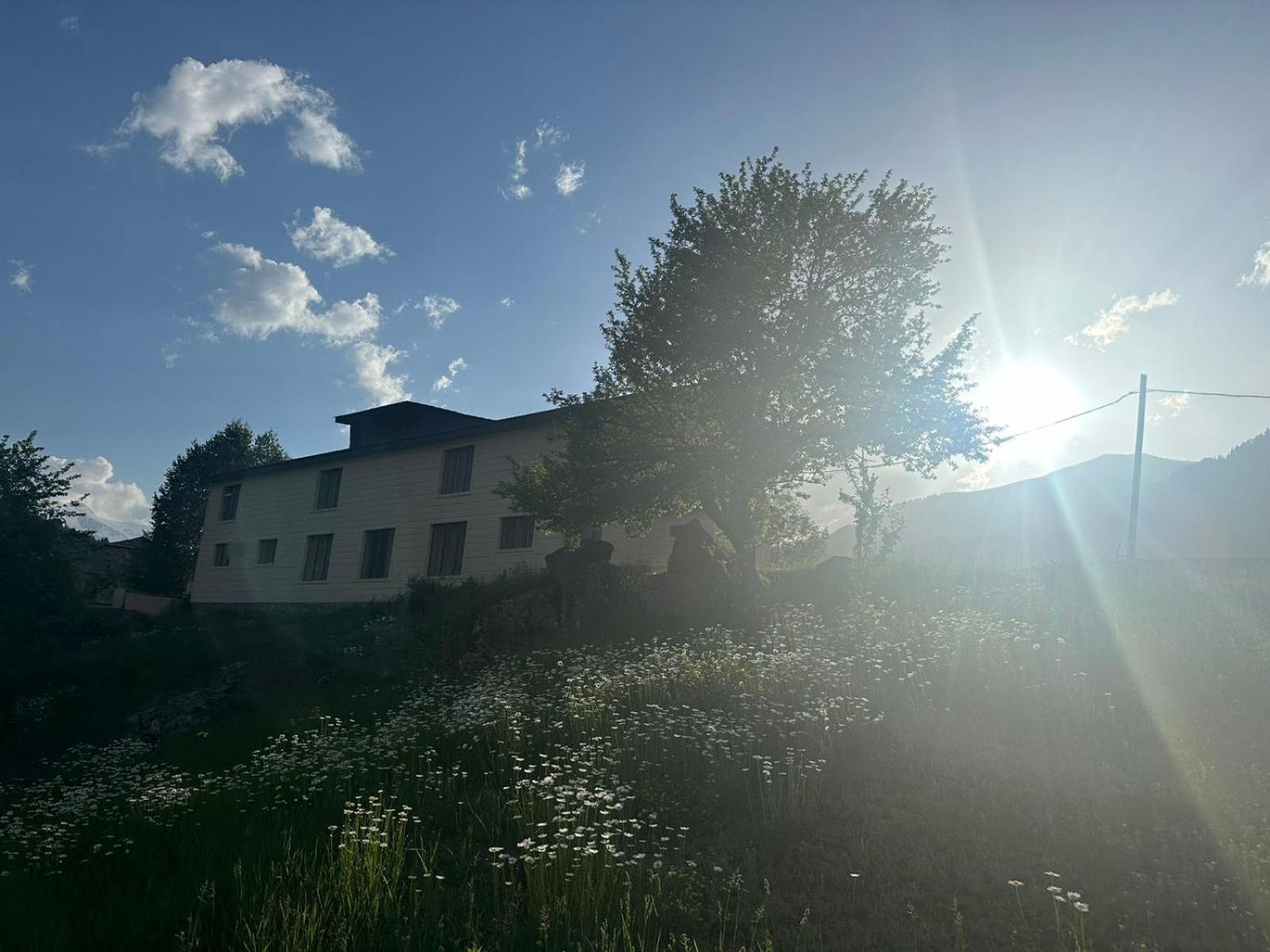 Mestiakhedi Exteriér fotografie